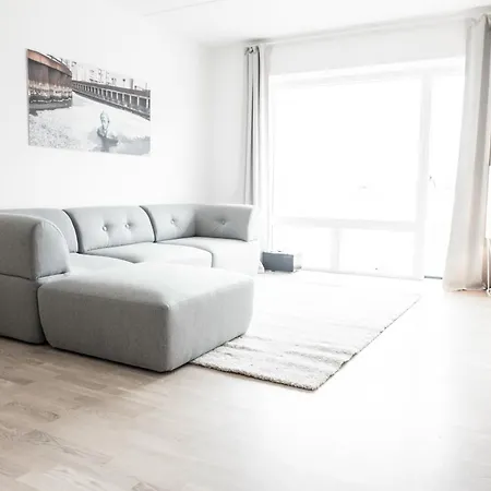 Spacious And Cool 2-bed By The Harbour Appartamento *